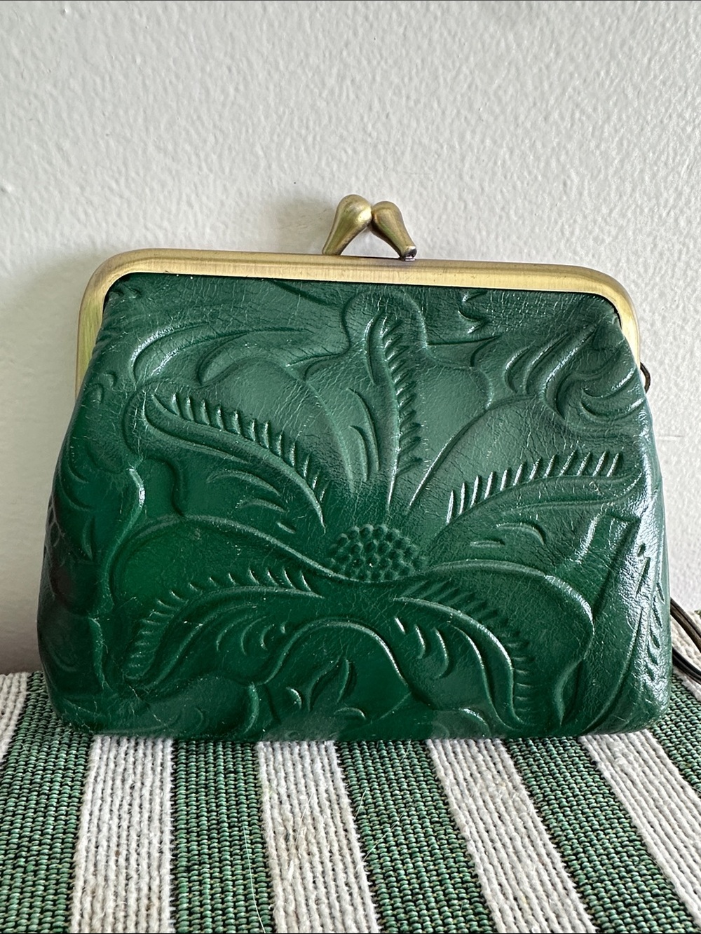 Patricia Nash Forest Green Embossed Leather Kiss-Lock Mini Bag - Picture 3 of 6